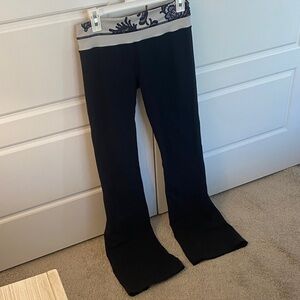 Vintage lulu lemon yoga pants with patterned band